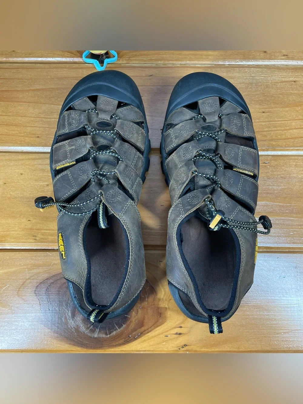 KEEN Newport Mens Size 11 Brown Waterproof Leather Hiking Sandals Shoes 1001870
